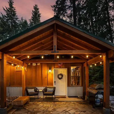 Painted Pony Cabin By Nw Comfy Cabins